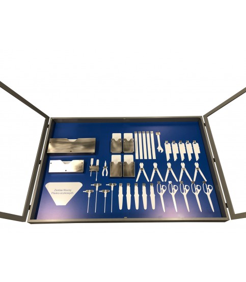 Zamykana gablota z tablicą cieni