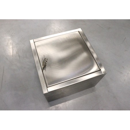 Skrzynka nierdzewna zamykana na klucz